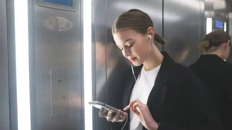 The real reason elevators turn into no-signal zones for your smartphone