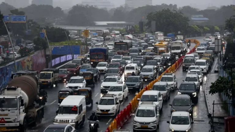 Mumbai Comes to a Halt: Monsoon Rains Disrupt Travel Across the City