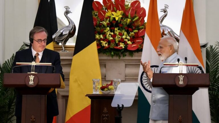 India Gate Made of Belgian Chocolate Broke on the Way to PM Modi